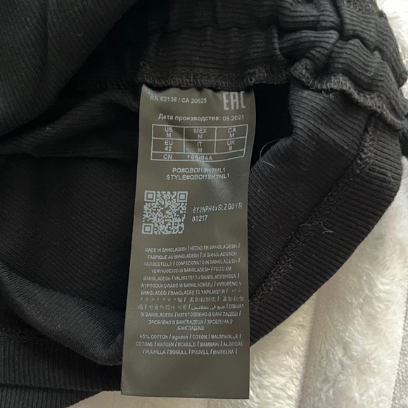 GUESS Black Ribbed Capped Sleeves Crop Top Size M - Picture 6 of 6